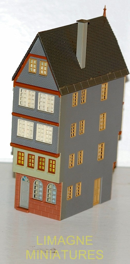 2 Immeubles avec commerce-HO 1/87-FALLER 130414 2 Immeubles avec commerce-HO 1/87-FALLER 130414